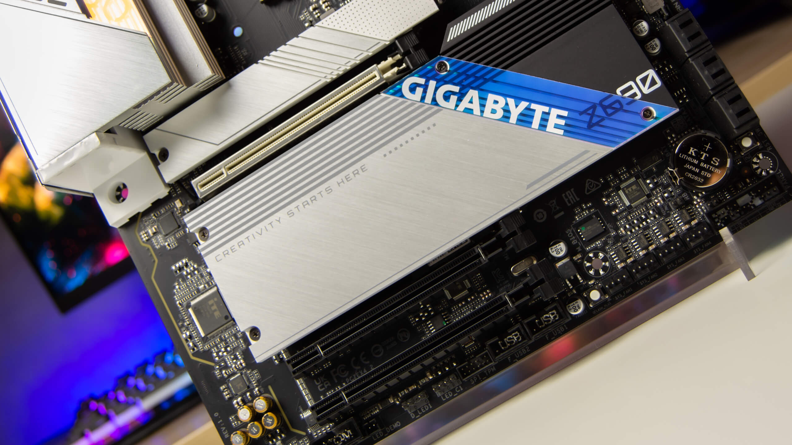 Gigabyte Z690 Aero G